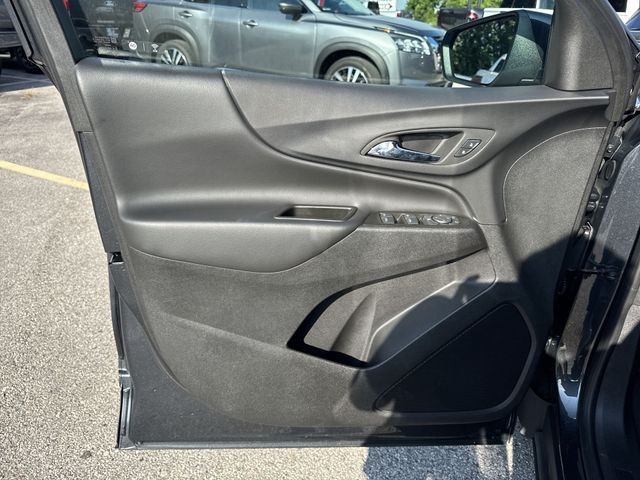 Chevrolet Equinox Vehicle Full-screen Gallery Image 25