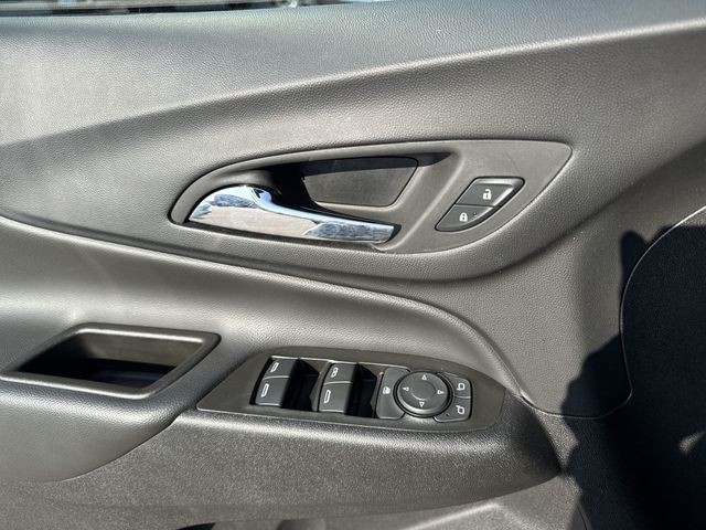 Chevrolet Equinox Vehicle Full-screen Gallery Image 26