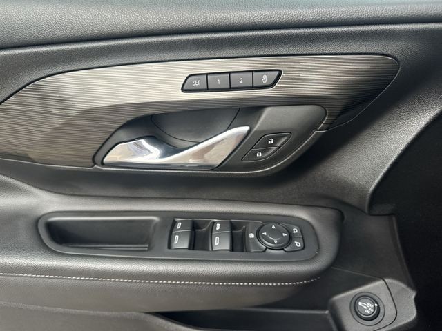 GMC Terrain Vehicle Full-screen Gallery Image 27