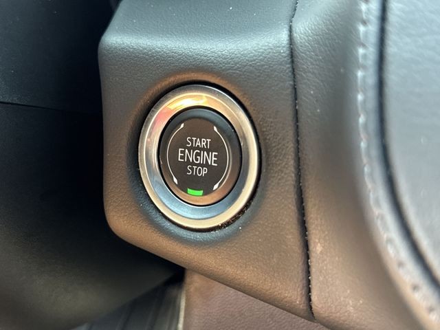 Chevrolet Suburban Vehicle Full-screen Gallery Image 21
