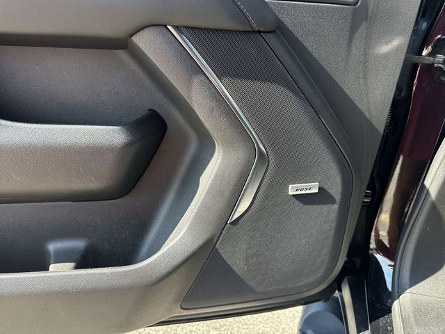 Chevrolet Suburban Vehicle Full-screen Gallery Image 28