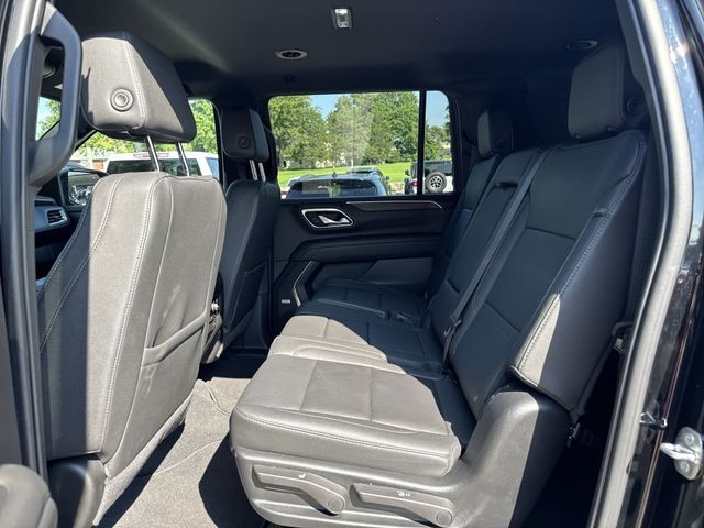 Chevrolet Suburban Vehicle Full-screen Gallery Image 29