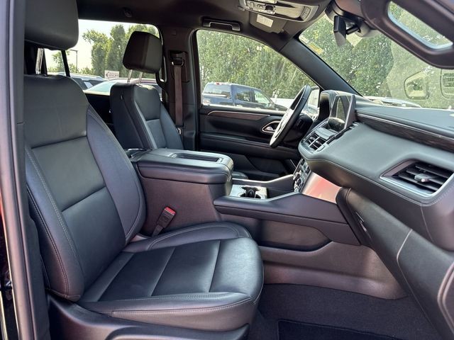 Chevrolet Suburban Vehicle Full-screen Gallery Image 32