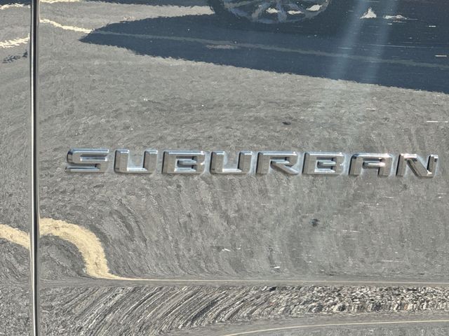 Chevrolet Suburban Vehicle Full-screen Gallery Image 36