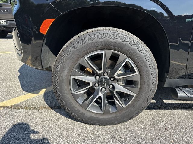 Chevrolet Suburban Vehicle Full-screen Gallery Image 37