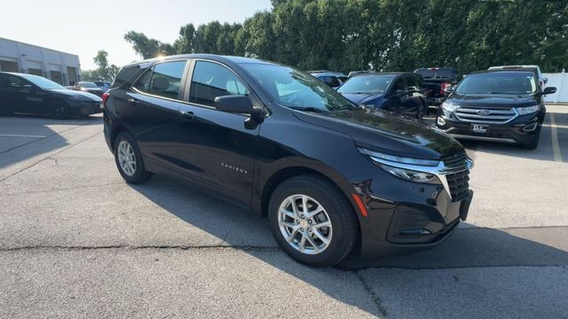 Chevrolet Equinox Vehicle Full-screen Gallery Image 02