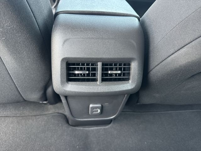 Chevrolet Equinox Vehicle Full-screen Gallery Image 24