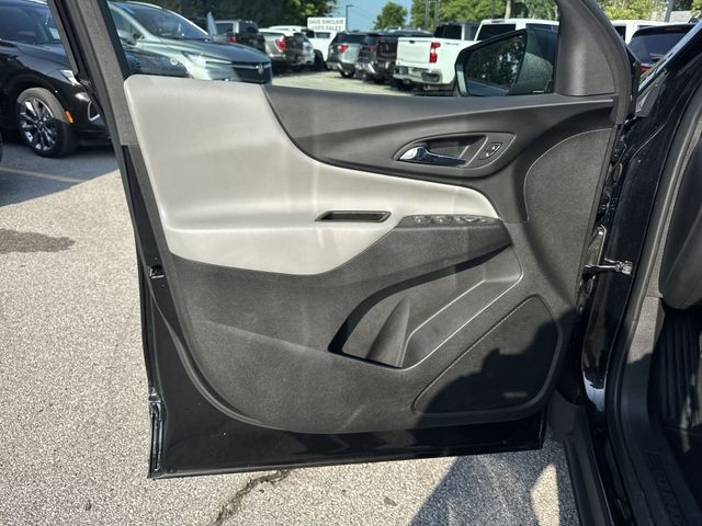 Chevrolet Equinox Vehicle Full-screen Gallery Image 25