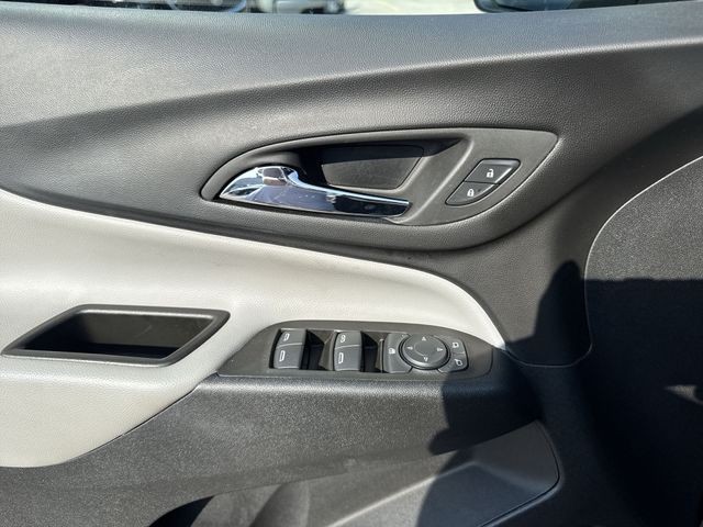 Chevrolet Equinox Vehicle Full-screen Gallery Image 26