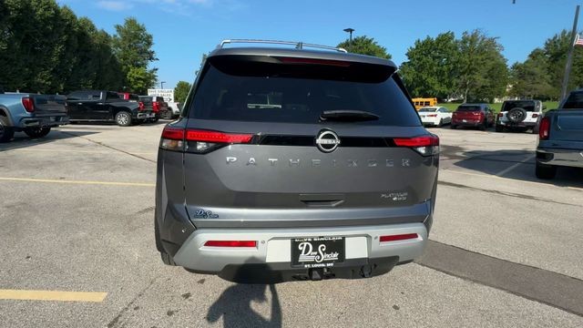 Nissan Pathfinder Vehicle Full-screen Gallery Image 09
