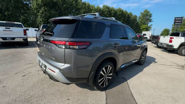 Nissan Pathfinder Vehicle Full-screen Gallery Image 10