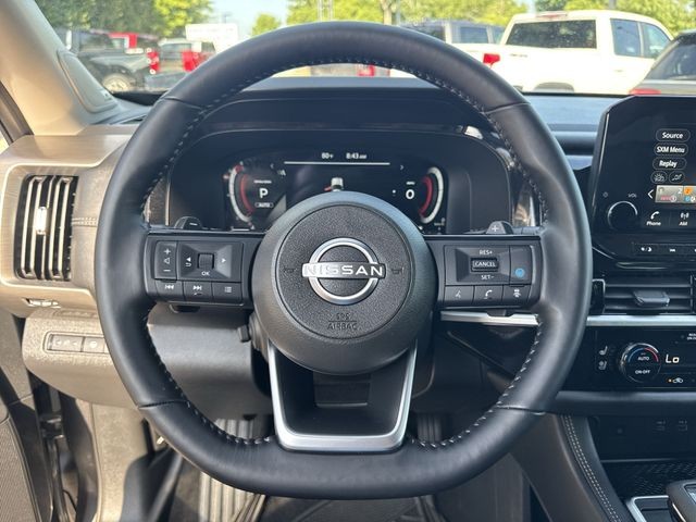 Nissan Pathfinder Vehicle Full-screen Gallery Image 14