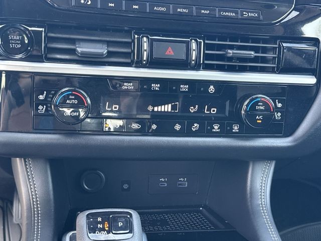 Nissan Pathfinder Vehicle Full-screen Gallery Image 21