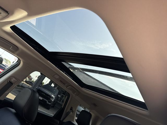 Nissan Pathfinder Vehicle Full-screen Gallery Image 22