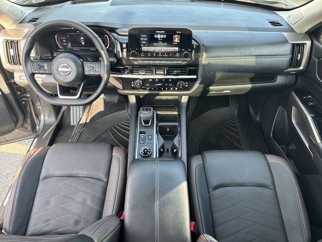 Nissan Pathfinder Vehicle Full-screen Gallery Image 24