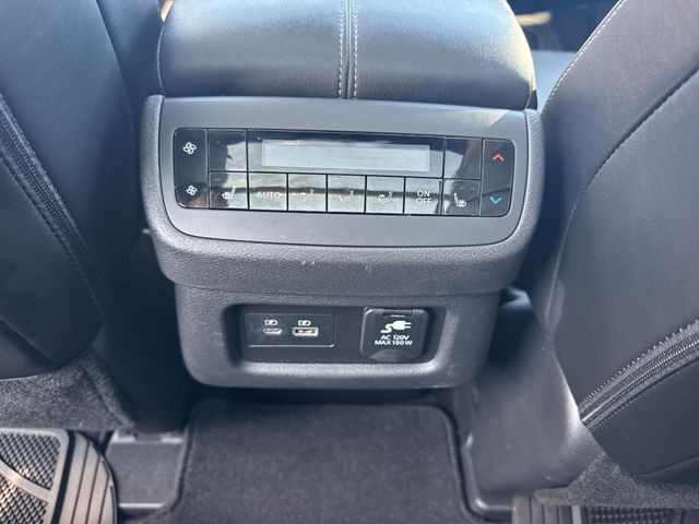 Nissan Pathfinder Vehicle Full-screen Gallery Image 25