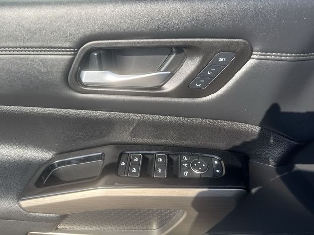 Nissan Pathfinder Vehicle Full-screen Gallery Image 27