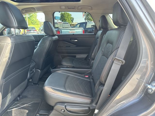 Nissan Pathfinder Vehicle Full-screen Gallery Image 28