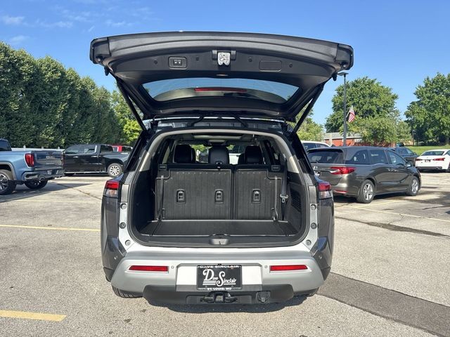 Nissan Pathfinder Vehicle Full-screen Gallery Image 29