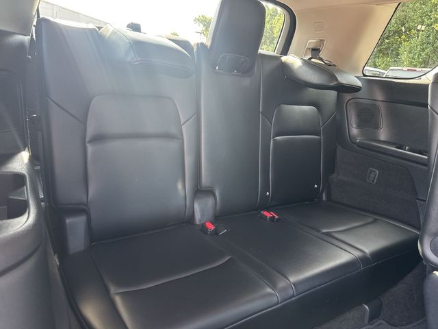 Nissan Pathfinder Vehicle Full-screen Gallery Image 30