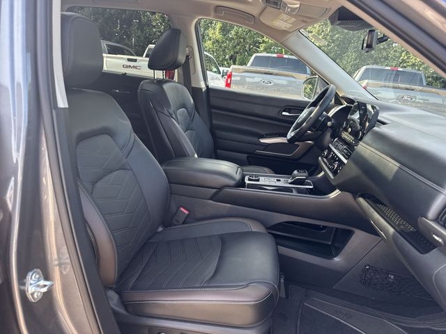 Nissan Pathfinder Vehicle Full-screen Gallery Image 31