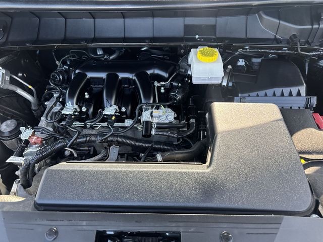 Nissan Pathfinder Vehicle Full-screen Gallery Image 33