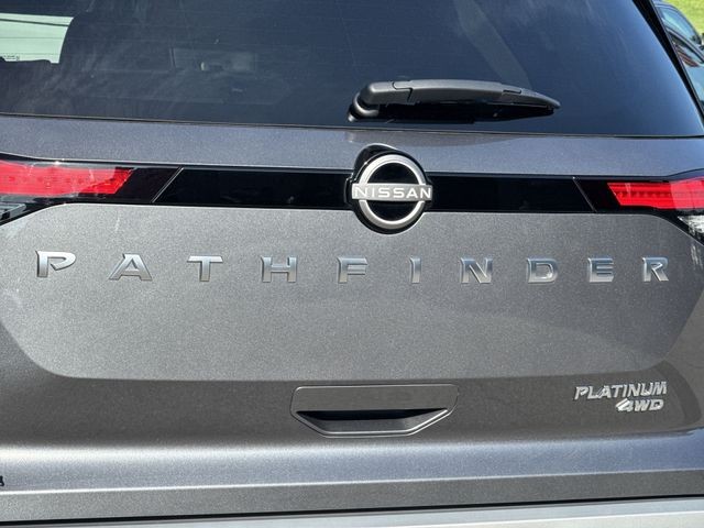 Nissan Pathfinder Vehicle Full-screen Gallery Image 35