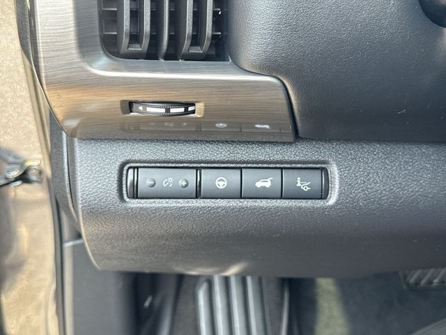 Nissan Pathfinder Vehicle Full-screen Gallery Image 38