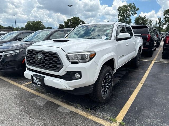 Toyota Tacoma 4WD Vehicle Full-screen Gallery Image 02