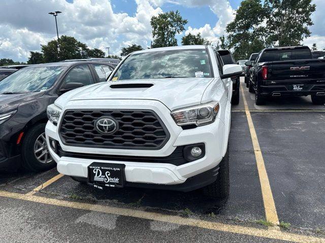 Toyota Tacoma 4WD Vehicle Full-screen Gallery Image 03