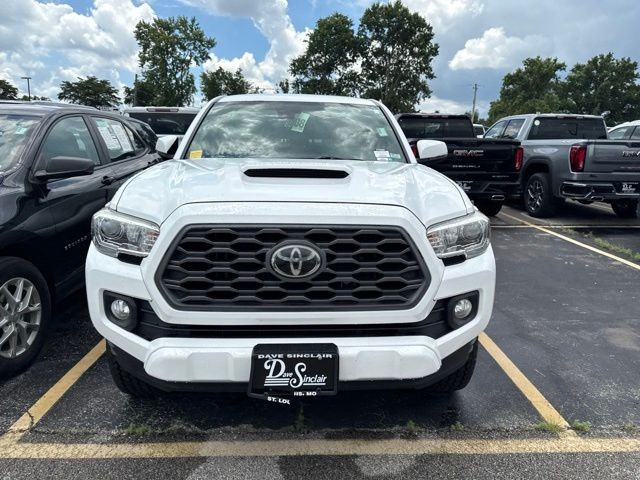 Toyota Tacoma 4WD Vehicle Full-screen Gallery Image 05