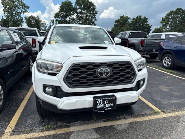 Toyota Tacoma 4WD Vehicle Full-screen Gallery Image 06