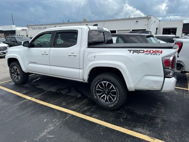 Toyota Tacoma 4WD Vehicle Full-screen Gallery Image 15