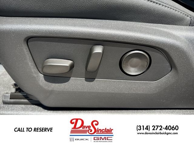 GMC Sierra 1500 Vehicle Full-screen Gallery Image 12
