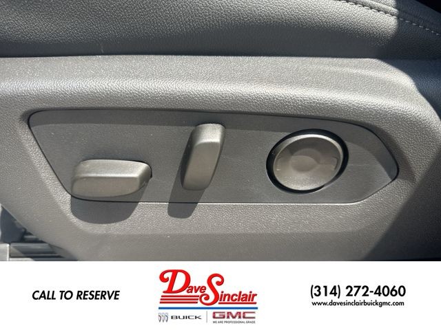 GMC Sierra 1500 Vehicle Full-screen Gallery Image 12