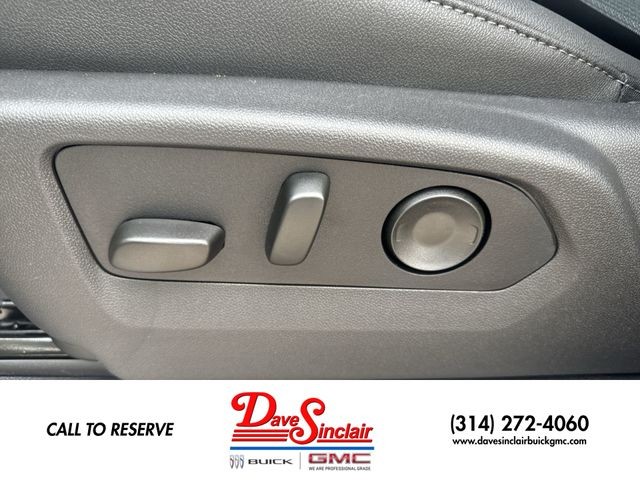 GMC Sierra 1500 Vehicle Full-screen Gallery Image 12