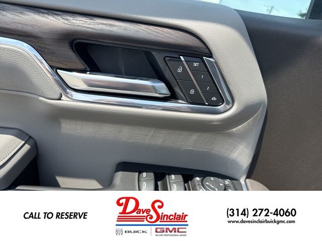 GMC Sierra 1500 Vehicle Full-screen Gallery Image 13