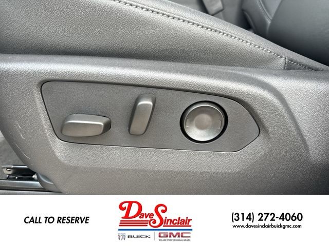 GMC Sierra 1500 Vehicle Full-screen Gallery Image 12