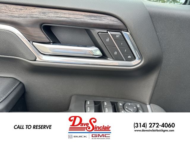 GMC Sierra 1500 Vehicle Full-screen Gallery Image 13