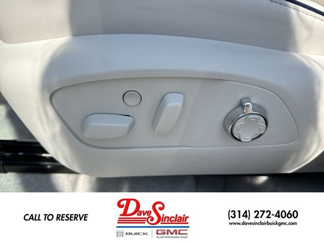 Buick Enclave Vehicle Full-screen Gallery Image 12