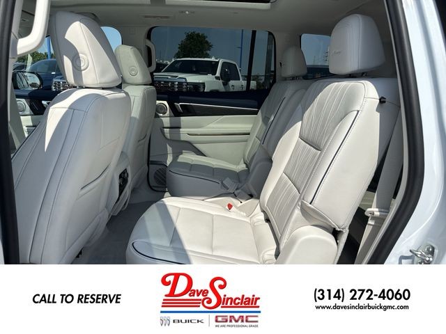 Buick Enclave Vehicle Full-screen Gallery Image 23