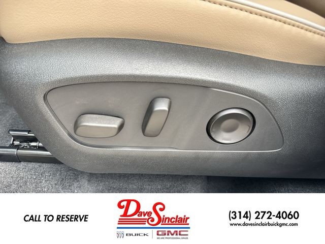 Buick Enclave Vehicle Full-screen Gallery Image 12
