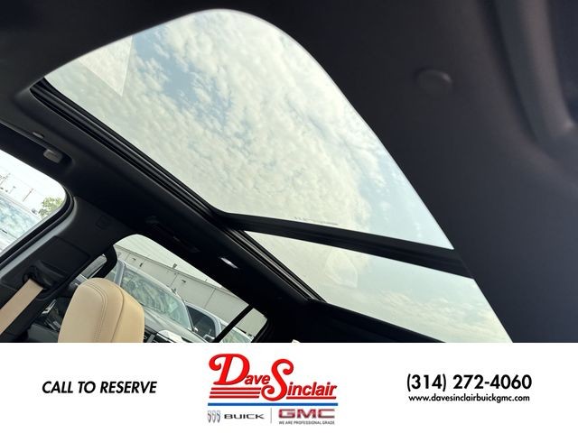 Buick Enclave Vehicle Full-screen Gallery Image 22