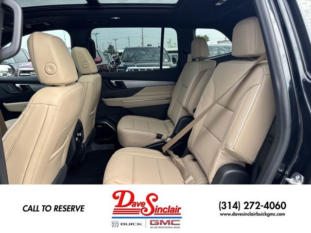 Buick Enclave Vehicle Full-screen Gallery Image 23