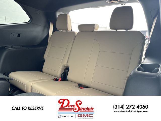 Buick Enclave Vehicle Full-screen Gallery Image 24