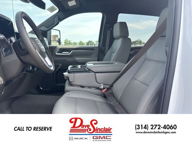 GMC Sierra 2500HD Vehicle Full-screen Gallery Image 11