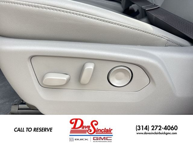 GMC Sierra 2500HD Vehicle Full-screen Gallery Image 12
