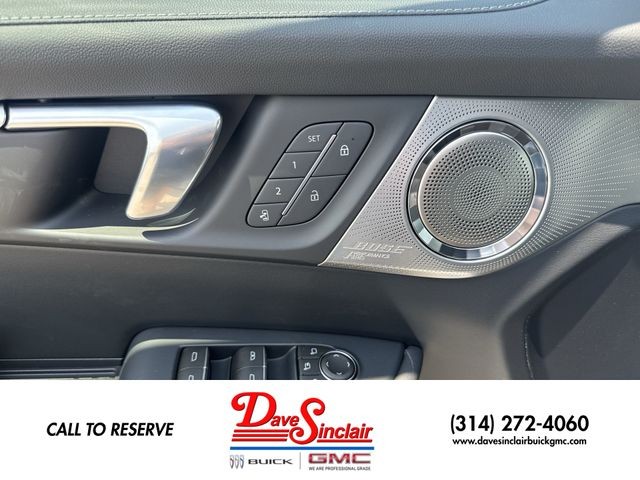 Buick Enclave Vehicle Full-screen Gallery Image 13