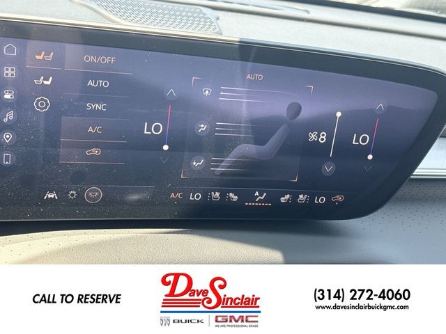 Buick Enclave Vehicle Full-screen Gallery Image 19