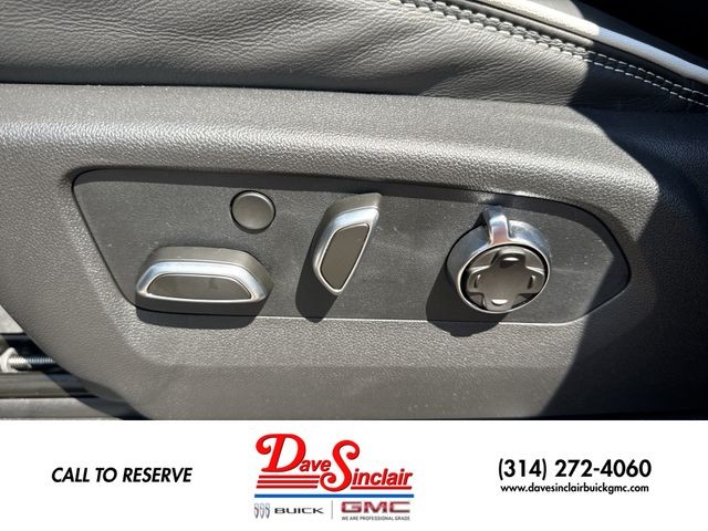 GMC Sierra 1500 Vehicle Full-screen Gallery Image 12